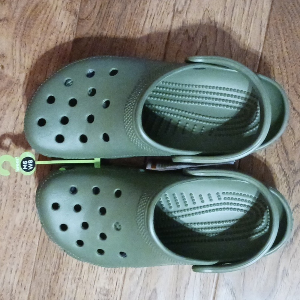 Crocs classic army green clogs
